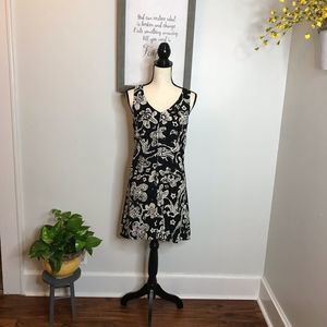 CABI • SIZE: S • SUPER CUTE BLACK AND WHITE FLORAL DRESS